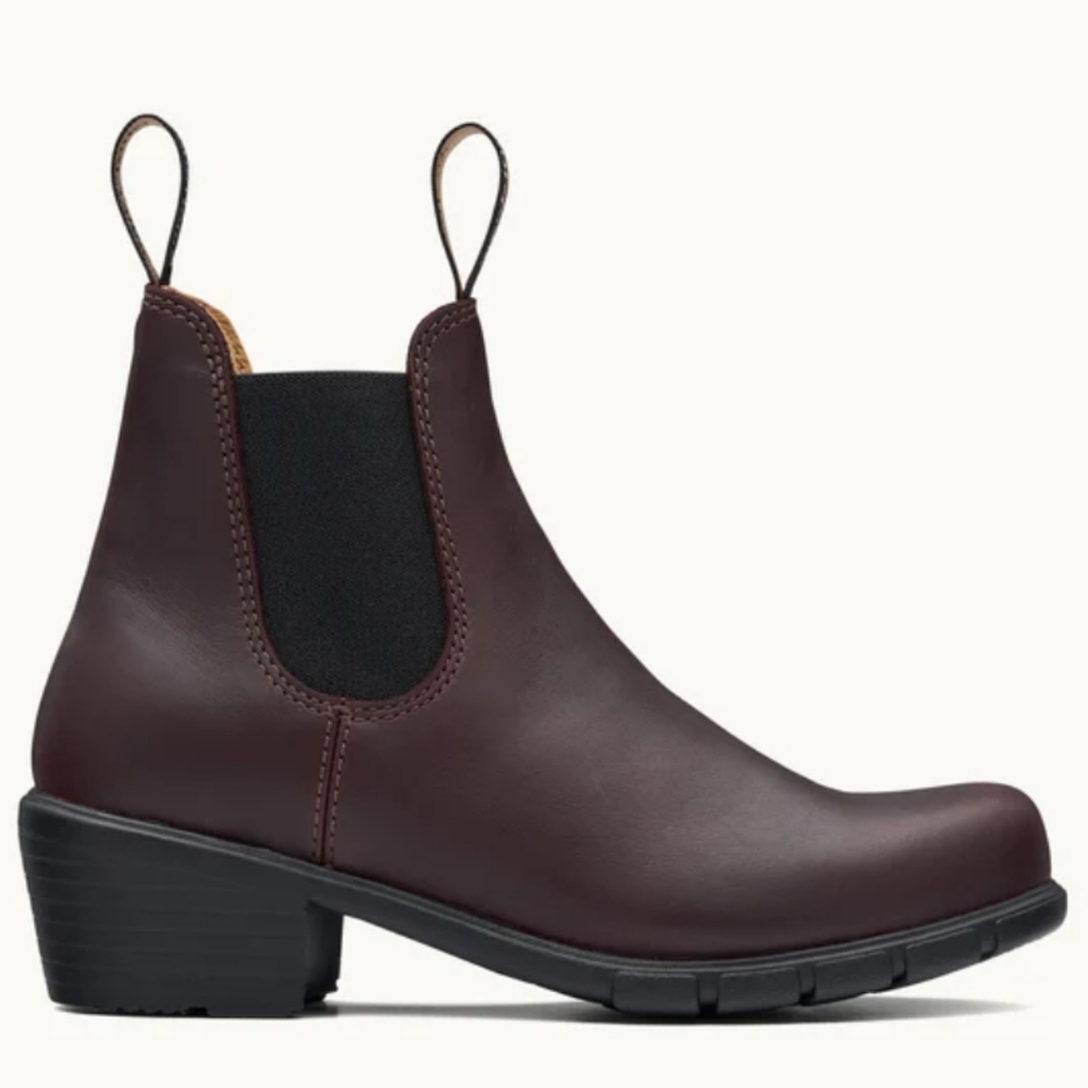 Blundstone Chelsea Boots in Dark Brown and Black - Picture 5 of 15